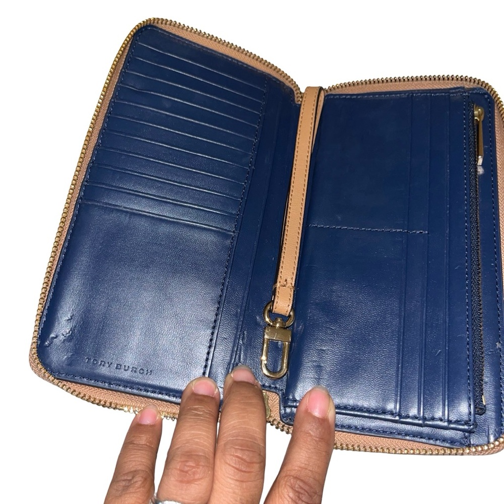 Tory Burch Robinson Tan Leather Wallet Wristlet - Picture 4 of 7